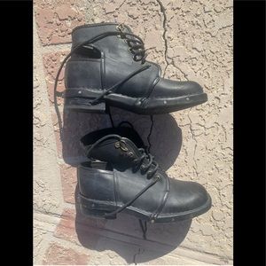 Jeffrey Campbell Rosie cutout boot! Sz 7 NEW